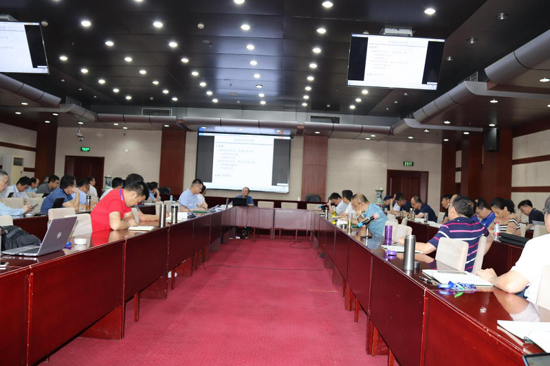 活动过程中,学员们围绕“中青年干部成长之道”主题展开了热烈讨论。大家普遍认为,高校中青年干部的成长离不开党组织的精心培养和关怀,也离不开广大师生的支持和关心。新时代高校中青年干部成长重在修身,贵于立德,对党忠诚,勇于担当,善于在复杂严峻的斗争中经风雨、见世面、壮筋骨。(撰稿:大班宣传委员、延安大学文学与新闻传播学院党委书记、副院长 党子奇;审稿:分班主任 石连海) 活动过程中,学员们围绕“中青年干部成长之道”主题展开了热烈讨论。大家普遍认为,高校中青年干部的成长离不开党组织的精心培养和关怀,也离不开广大师生的支持和关心。新时代高校中青年干部成长重在修身,贵于立德,对党忠诚,勇于担当,善于在复杂严峻的斗争中经风雨、见世面、壮筋骨。(撰稿:大班宣传委员、延安大学文学与新闻传播学院党委书记、副院长 党子奇;审稿:分班主任 石连海)