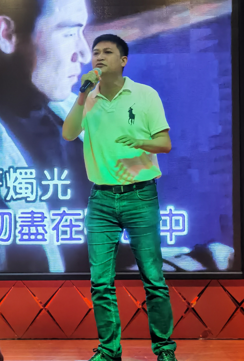 任超演唱《祝福》。