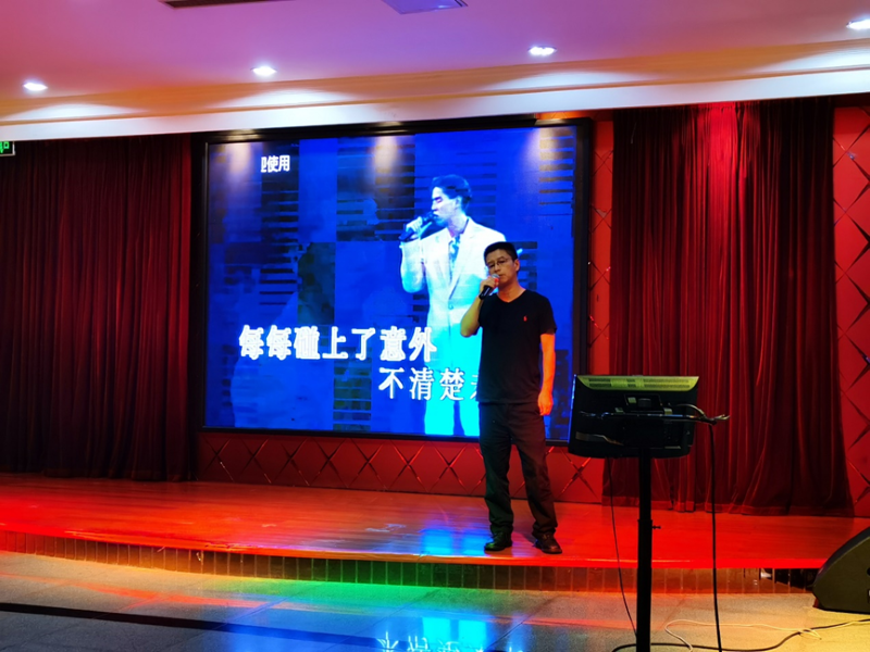 罗光春演唱《一生中最爱》。