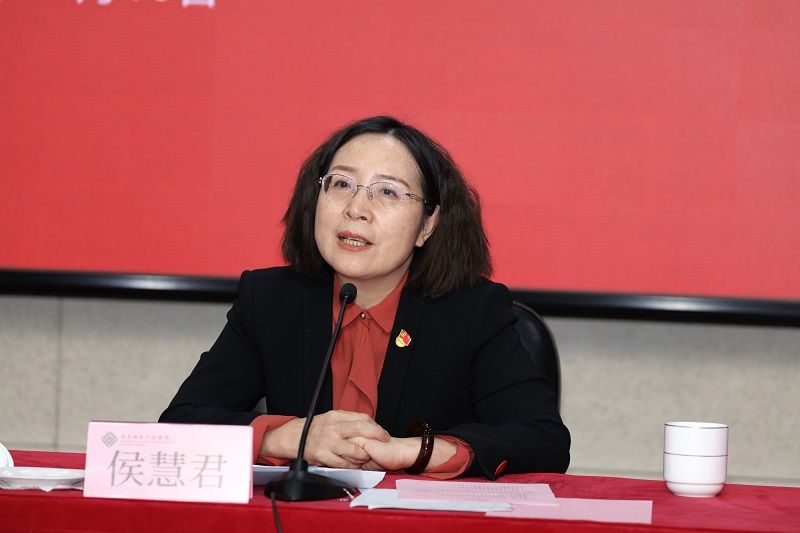 侯慧君在讲话中代表学院党委向教育部直属机关党委一直以来对学院的关切指导表示感谢，向各位导师对青年干部的学习指导表示谢意，向各位青年同志表示祝贺。她充分肯定了2021年青年干部的理论学习成果，充分肯定了团委组织开展学习的模式和方法，并要求团委提前谋划、精心部署，为开展好2022年青年干部理论学习做好充分准备。她向青年干部提出三点希望和要求，一是要增强历史自信，进一步在理论武装上下功夫；二是要突出政治引领，进一步打牢党校姓党的思想根基；三是要锻造过硬本领，进一步强化认真负责的担当精神。她强调，学员青年要把深入学习贯彻六中全会精神作为今后一个时期的首要政治任务，将学习成果切实转化为干事创业的动力和能力，为教育现代化和教育强国建设贡献青春力量。