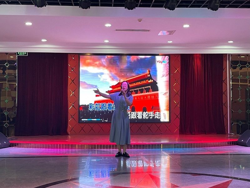 3月28号下午，第21期浙江中青班“情系祖国，执梦远航”春节歌会在国家教育行政学院举行。国教院培训部负责人以及班主任团队到场观看，中青班全体同学参加。活动由嘉兴学院科技处副处长鹿业波老师主持。