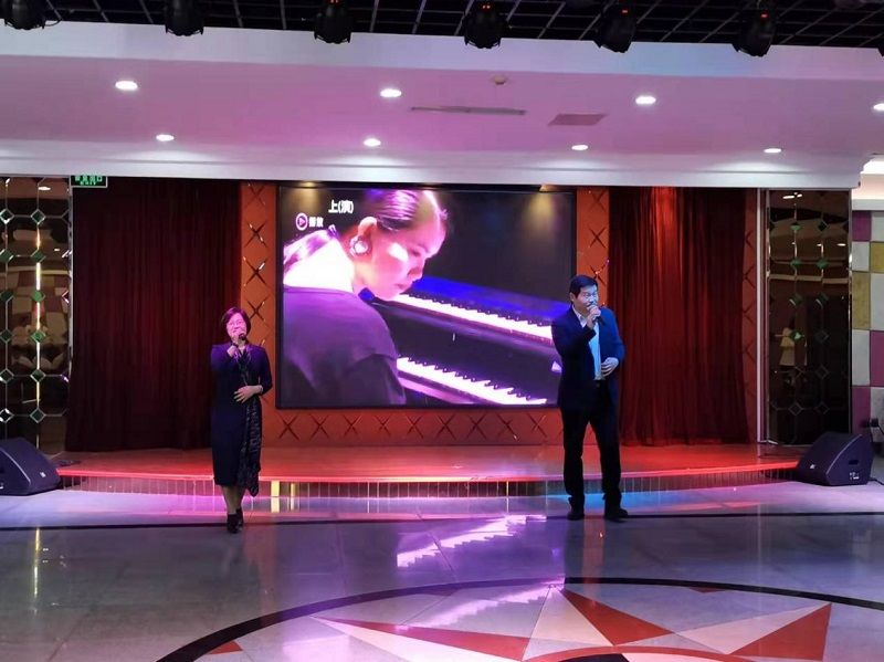 浙江横店影视职业学院何萍芳老师的《幸福中国一起走》为歌会拉开序幕，歌曲《大中国》、《没有共产党就没有新中国》、《阳光路上》和《我的中国心》气势恢宏，唱出了中青班同学们对祖国深情的祝福；歌曲《真心英雄》、《爱我别走》等歌展现了浙江中青班同学们之间真挚的同窗情谊。全体同学共同高唱《朋友》为歌会结尾，整场活动气氛热烈、精彩纷呈、高潮迭起。