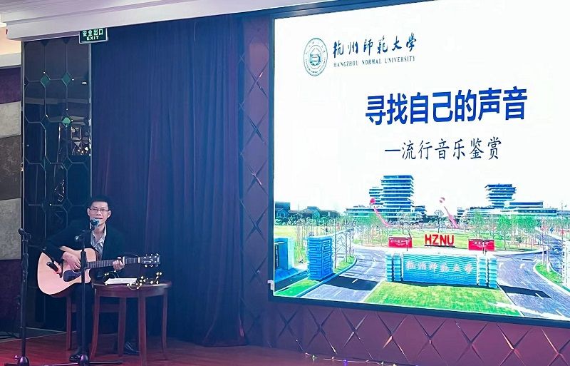 在第三个版块“寻找自己的声音”中，岑建旭从美声和流行唱法的区别、常用流行歌曲唱法与技巧、如何唱好流行歌曲、流行音乐的配器四个方面，讲述了流行音乐的特征。