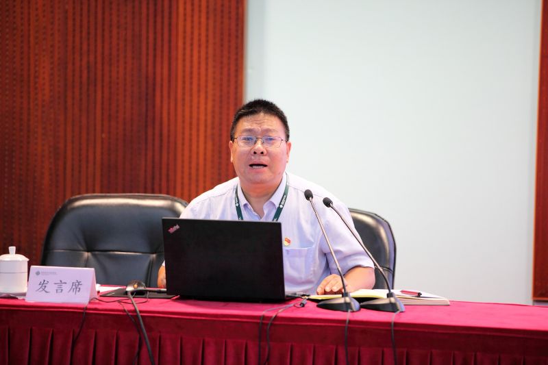 中国地质大学（北京）水资源与环境学院党委书记石云龙介绍了他所在的中国地质大学（北京）水资源与环境学院党委为破解党建工作和中心工作“两张皮”的问题，围绕学科、学术、学者、学生、学风（“五学”）抓党建的经验。