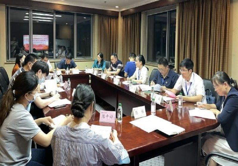 3.基教组支部与国家教育行政学院机关党校办党支部召开了联学联建会议。基教组支部李强、佟威和党校办支部陈灏、陈中婷作为党员代表，就学习《习近平谈治国理政》第四卷和习近平总书记给北京师范大学“优师计划”师范生回信精神进行了主题发言。