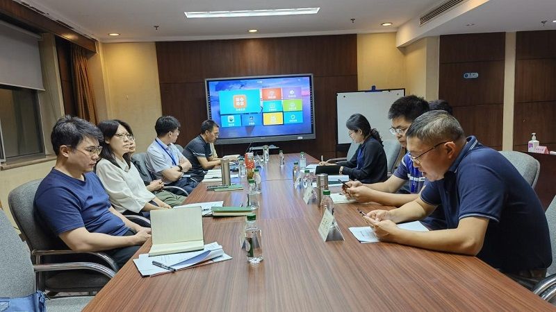 9月15日晚，按照机关党委安排，教育部直属机关第十四期处级党员干部理论进修班开展了学习《习近平谈治国理政》（第四卷）及习近平总书记给北京师范大学“优师计划”师范生回信精神的临时党支部活动。所有学员分成四组，分别进行了学习讨论。
1.高教组支部全体11名党员举行小组会议，深入交流了对《习近平谈治国理政》第四卷的学习体会，并结合学习《习近平给北京师范大学“优师计划”师范生的回信》进行了热烈讨论。大家表示作为教育领域工作者我们倍感光荣，今后工作中，将学习贯彻回信精神与深入落实习近平总书记关于教育的重要论述结合起来，牢记习总书记殷切嘱托，勇担重任、守正创新，为办好人民满意的教育贡献自己的力量。