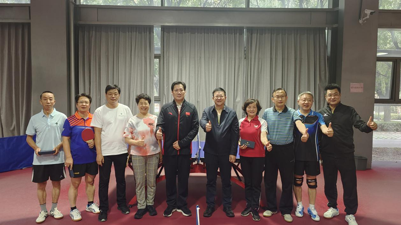 友谊赛在“第三期教育部直属系统中青年干部培训班暨第六十七期高校中青年干部部培训班”、“第六十八期高校领导干部进修班（高职第十二期）”和“第二十二期浙江省高校中青年干部培训班”三个班中展开，每班各选派7名选手参赛，包括2名男单选手、1名女单选手、2名混双选手和2名男双选手，分别与其他两个班级的选手对决。