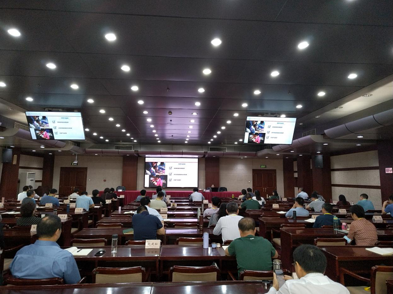 学员们纷纷表示,“微讲坛”的形式不仅充分锻炼了学员的思维、分析和表达能力,也能让他们把各领域、各方面的特色工作带入课堂,获益匪浅。(撰稿:恩施职业技术学院党委委员、宣传部长 胡平;审稿:分班主任 教育行政教研部 李虔 ) 学员们纷纷表示,“微讲坛”的形式不仅充分锻炼了学员的思维、分析和表达能力,也能让他们把各领域、各方面的特色工作带入课堂,获益匪浅。(撰稿:恩施职业技术学院党委委员、宣传部长 胡平;审稿:分班主任 教育行政教研部 李虔 )