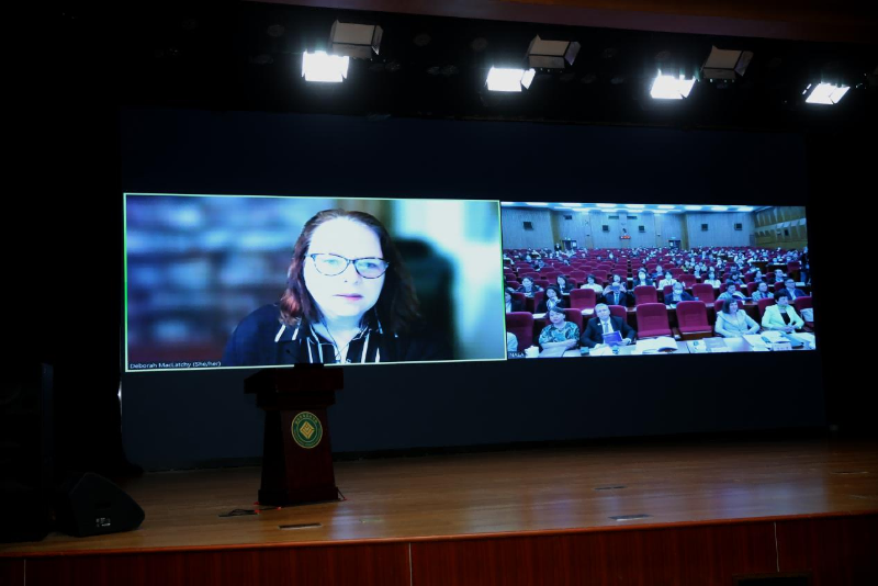加拿大劳瑞尔大学校长德比赫·麦克拉奇（Deborah MacLatchy）线上做主旨发言。