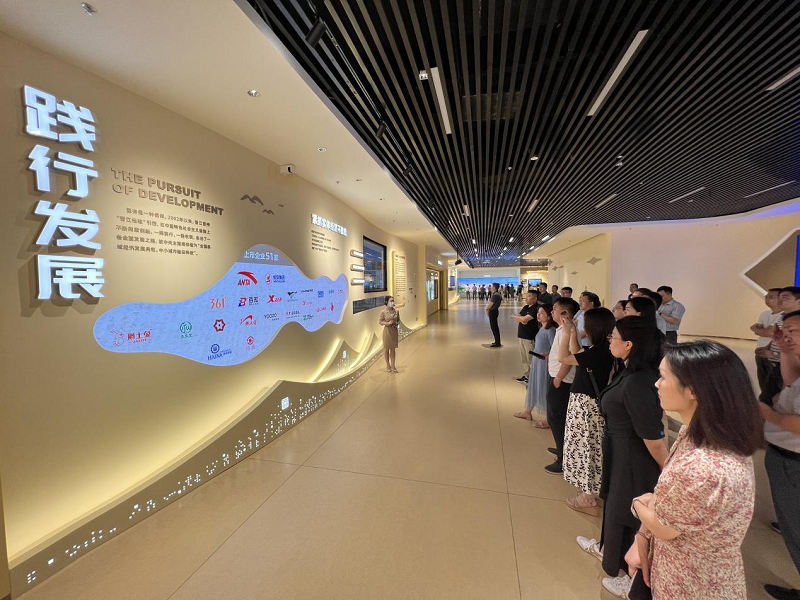 调研团在晋江经验馆