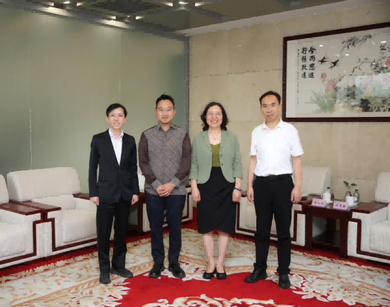 于京天基于自己赴新加坡参与新加坡国立大学李光耀公共政策学院“中新基金高级行政管理项目”的所思所获，与对方就新加坡国家治理经验、高级管理人员培训项目实践以及学院未来与新加坡有关大学和机构开展交流与合作的思路交换了意见。林家毅表示，中国在教育干训方面的做法和实践值得学习。希望能以本次交流为契机，进一步推动新加坡有关机构与国家教育行政学院开展更为广泛的高质量合作。国际合作交流处处长井美莹、副处长陈正，教务部副主任杨中超及有关工作人员参加活动。（撰稿：国际合作交流处；图片：于荣壮）