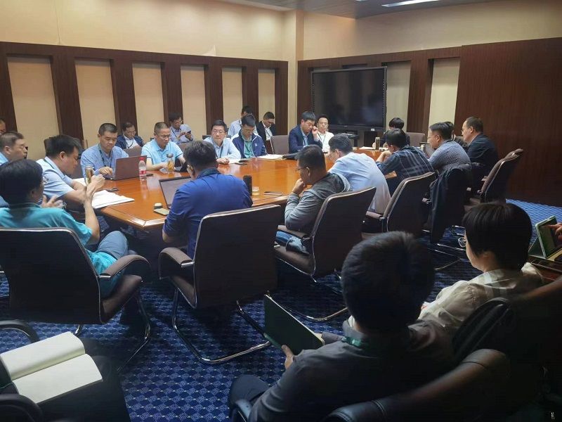 10月9日下午，4&70中青班举行“问题大家谈”学习研讨活动。图为第二组“学院绩效制度改革大家谈”研讨现场，学员介绍所在学校经验。