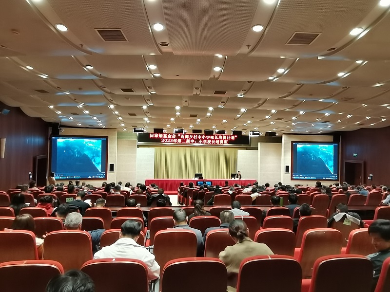 “追风赶月莫停留，平芜尽处是春山”。学员们一致认为，不断丰富教育思想、更新教育理念、提高管理水平是做一名优秀校长永恒的主题。让我们追随光、靠近光、成为光、散发光，为党的教育事业添砖加瓦！（撰稿人：宣传委员 广西北海市海城区第二实验小学副校长 沈小玲；审稿人：班主任、教育行政教研部 韩烨、石君齐）