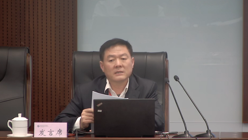 山东省惠民县教育和体育局党组书记、局长张永军发表了题为《基础教育扩优提质、答好群众满意“新答卷”——惠民县关于基础教育扩优提质的实践探索》的报告。报告详细阐述了惠民县如何聚全县之力推进教育高质量发展方面的经验做法。为了实现城乡教育的高质量均衡发展，惠民县采取了多项措施：一是推行学校建设的标准化，确保硬件设施到位；二是实施“五扩三提”教育布局规划，扩大优质教育资源覆盖面、提高教育质量、提升教育服务效率，确保每个孩子都能在家门口接受到高质量的教育。同时，惠民县着力推进三项关键改革：“县管校聘”制度、集团化办学模式和绩效考核机制。这些改革旨在建立一套完善的教师交流轮岗、分级聘任、特岗设置和教育集团建设等体系，以实现城乡学校师资力量的均衡分配，并缩小不同学校间的教育质量差距。此外，惠民县还深入推动课程和教学改革，从课程内容、教学方法、评价体系以及加强科学教育等多个方面入手，全面提升基础教育的教学水平。这一系列改革举措已经取得了显著成效，惠民县因此获得了多项荣誉，包括被评为山东省“县管校聘”管理体制改革示范区、山东省教师协同培训创新项目试点县、山东省教育强镇筑基试点单位等，充分展现了惠民县在基础教育领域的发展成就。