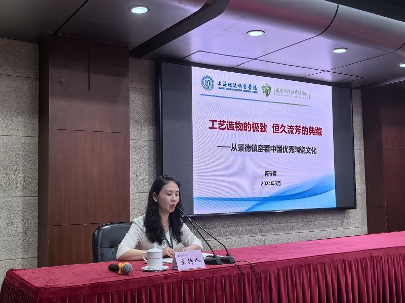 河南职业技术学院团委书记房静主持活动。