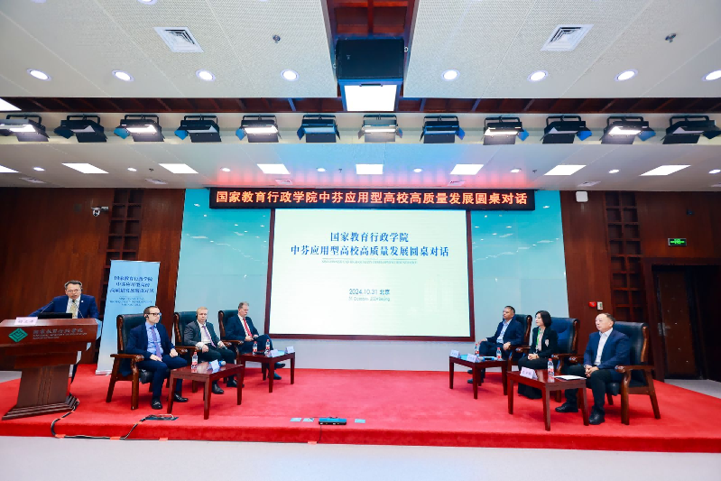 在“高等教育国际合作问题与对策”对话环节，芬兰东南应用科学大学校长赫依珂·萨斯塔莫恩、塞伊奈约基应用科学大学校长亚考·哈利拉、坦佩雷应用科学大学副校长阿里·西维拉代表芬方高校参加对话。前中国驻芬兰大使馆教育处负责人高宇航、北京航空航天大学中法工程师学院院长罗洪斌、浙江经贸职业技术学院国际交流与合作中心主任司银霞等作为中方嘉宾参加分享。 